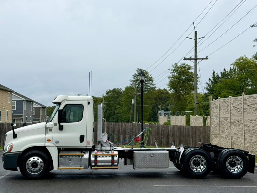 2019 Freightliner Cascadia 125 Extended frame