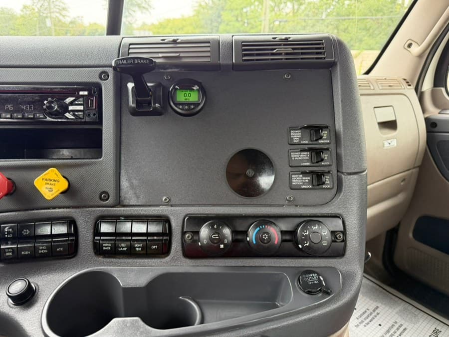 2019 Freightliner Cascadia 125 Extended frame