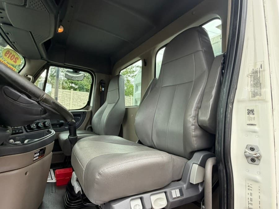 2019 Freightliner Cascadia 125 Extended frame