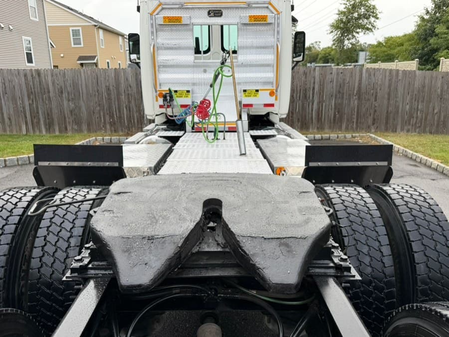 2019 Freightliner Cascadia 125 Extended frame