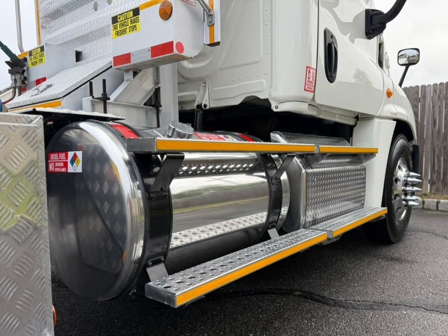 2019 Freightliner Cascadia 125 Extended frame