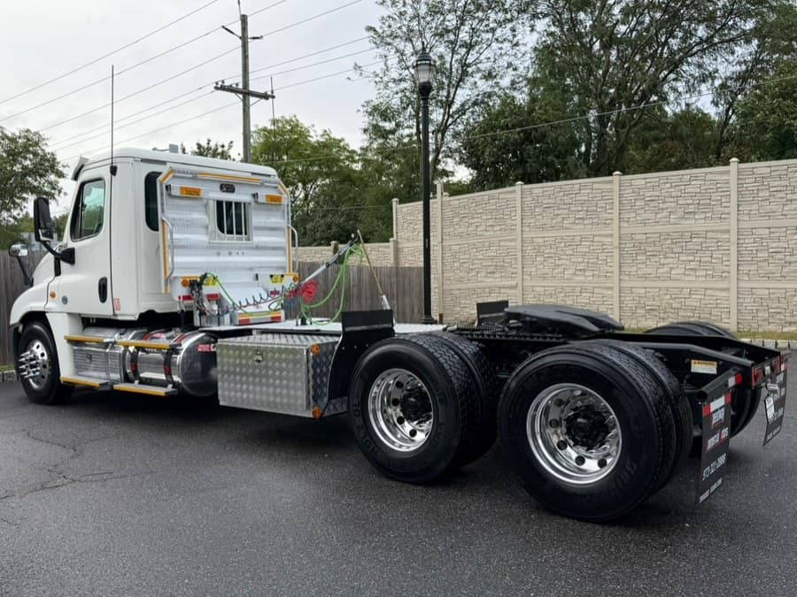 2019 Freightliner Cascadia 125 Extended frame