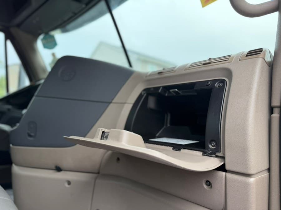 2019 Freightliner Cascadia 125 Extended frame