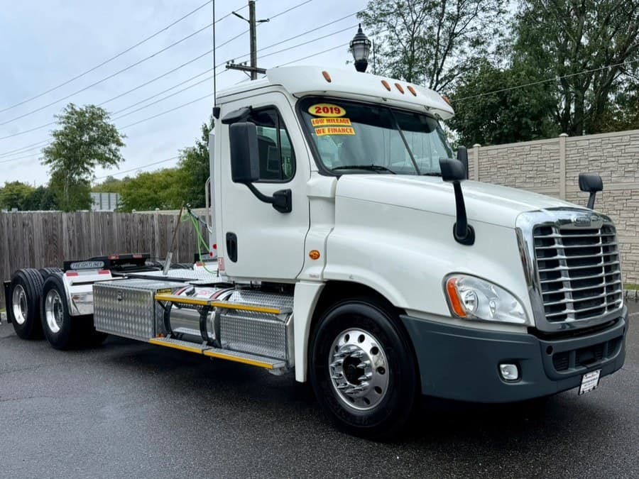2019 Freightliner Cascadia 125 Extended frame