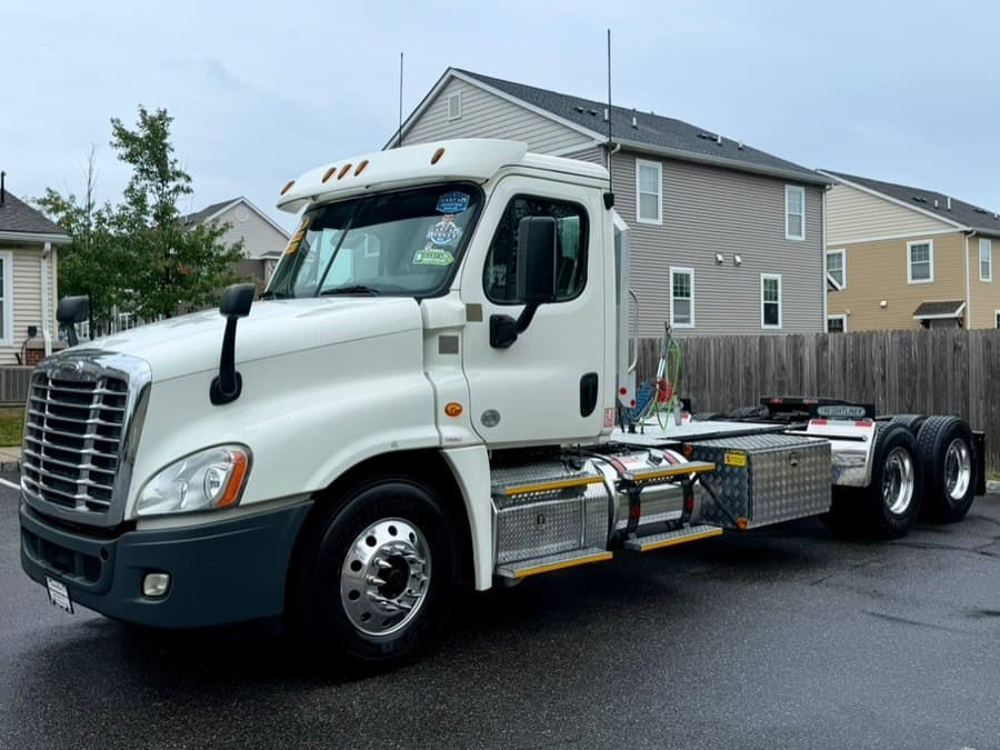 2019 Freightliner Cascadia 125 Extended frame