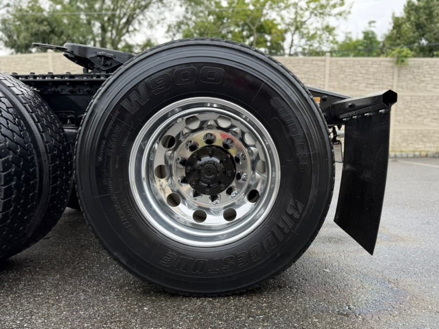 2019 Freightliner Cascadia 125 Extended frame