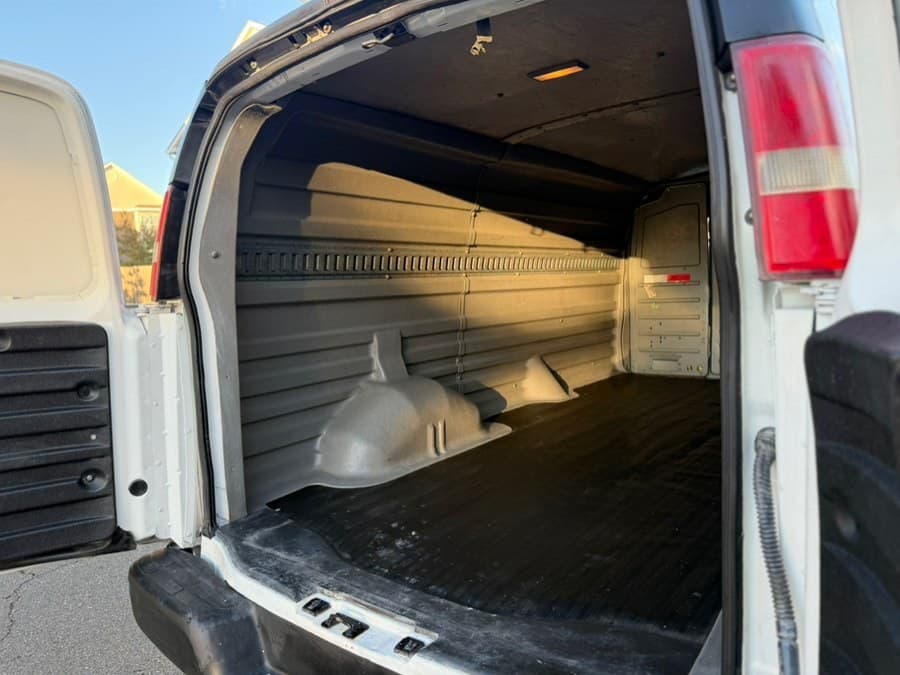2010 GMC Savana Cargo Van