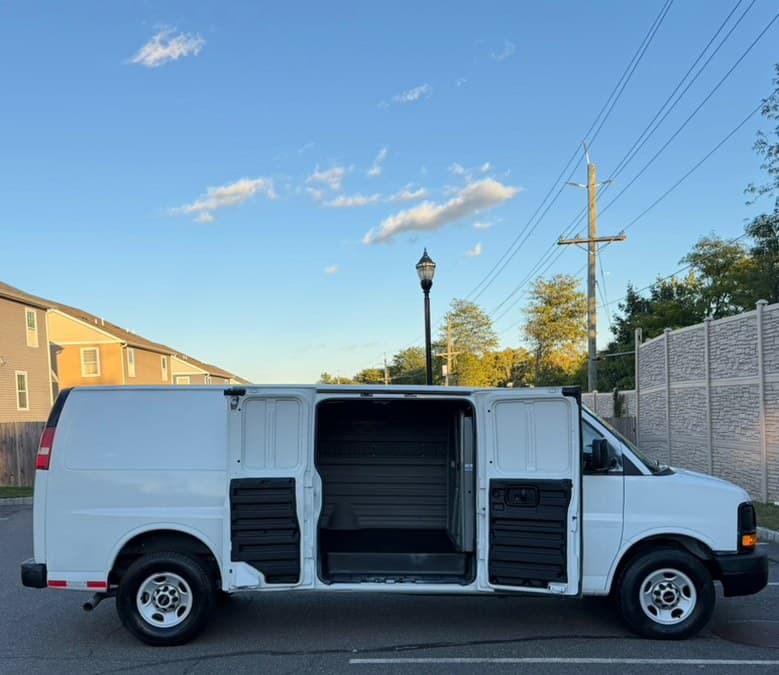 2010 GMC Savana Cargo Van