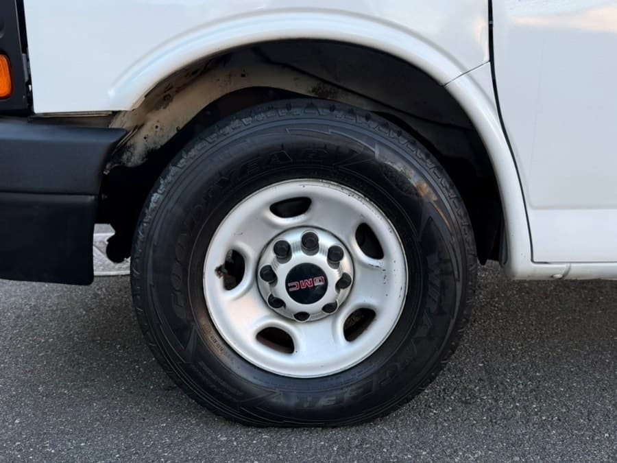 2010 GMC Savana Cargo Van