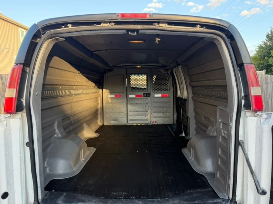 2010 GMC Savana Cargo Van