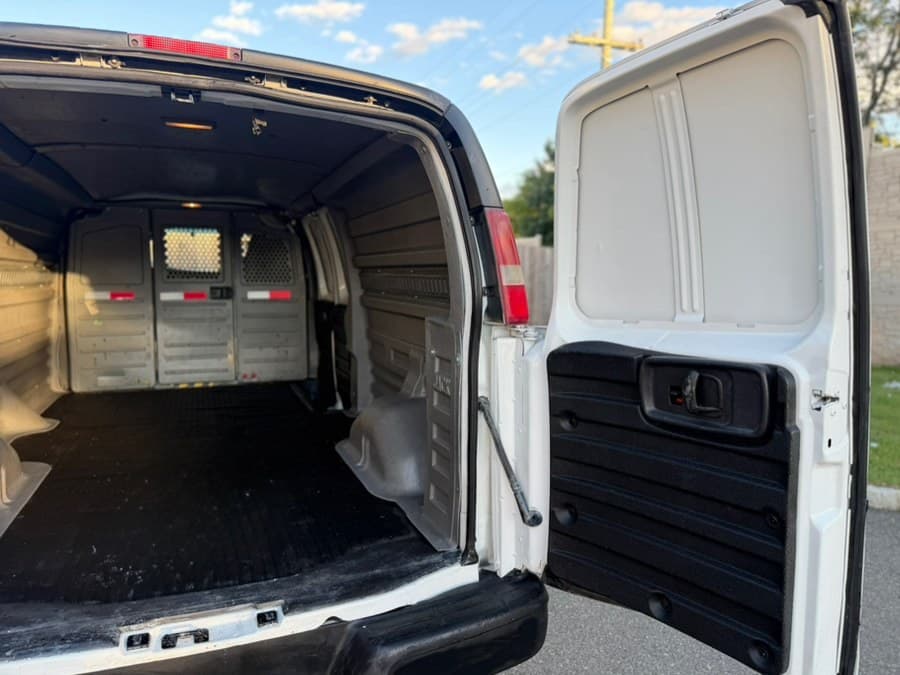 2010 GMC Savana Cargo Van