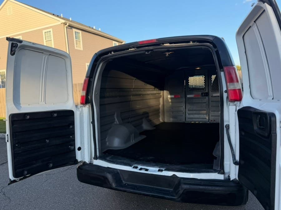 2010 GMC Savana Cargo Van