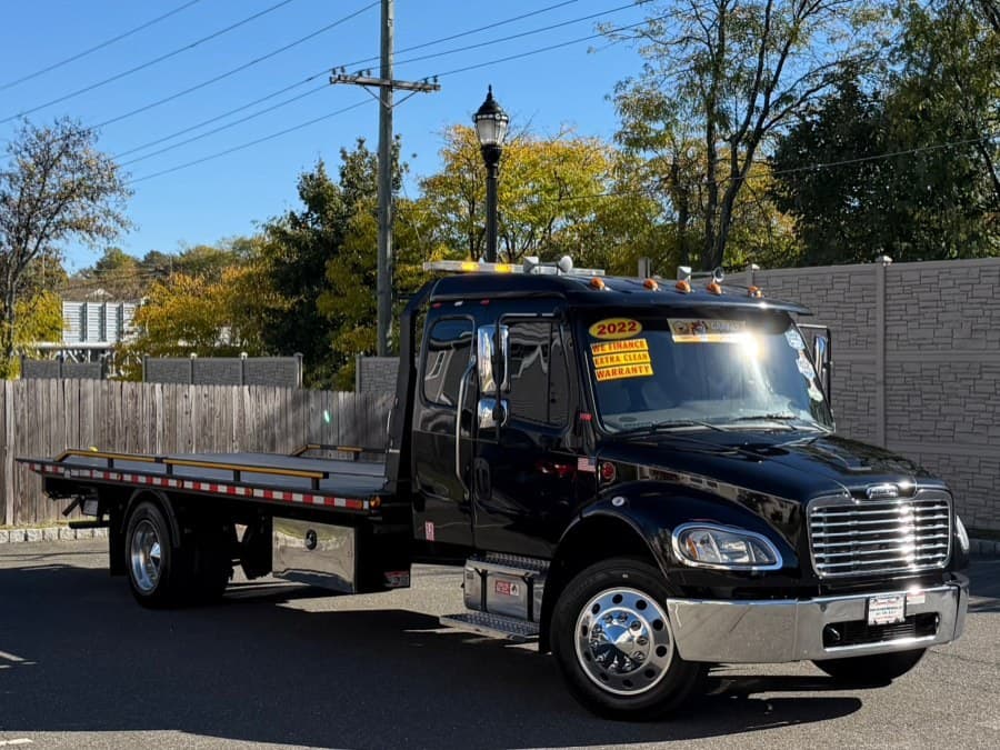 2022 Freightliner M2 106