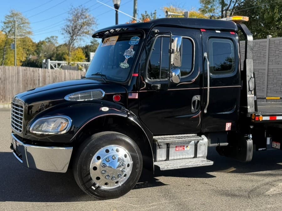 2022 Freightliner M2 106