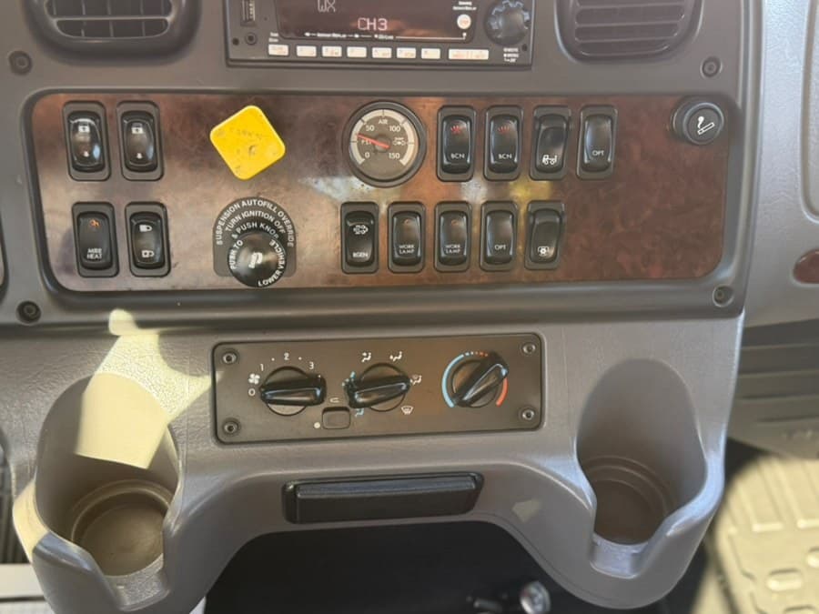 2022 Freightliner M2 106