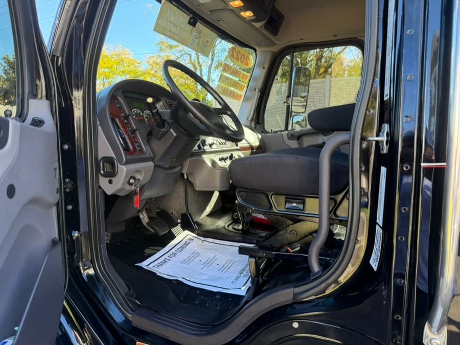 2022 Freightliner M2 106