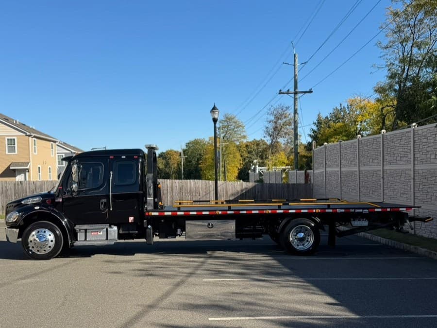 2022 Freightliner M2 106