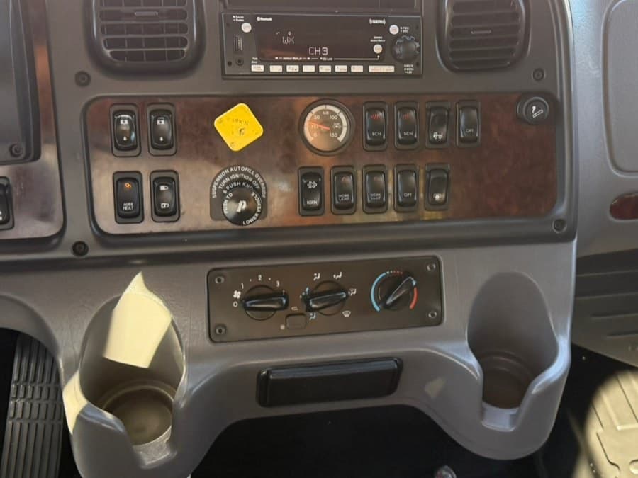 2022 Freightliner M2 106