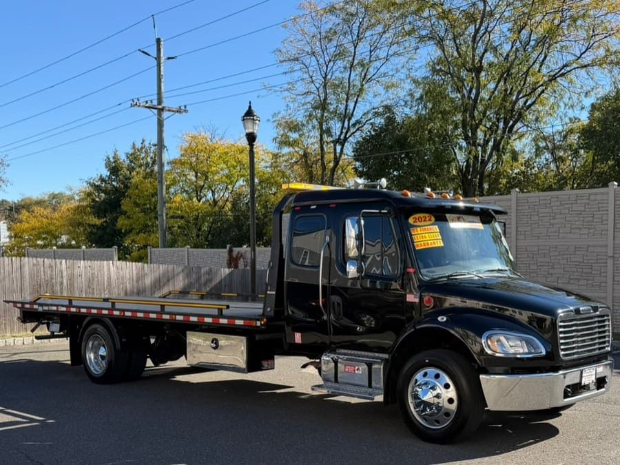 2022 Freightliner M2 106