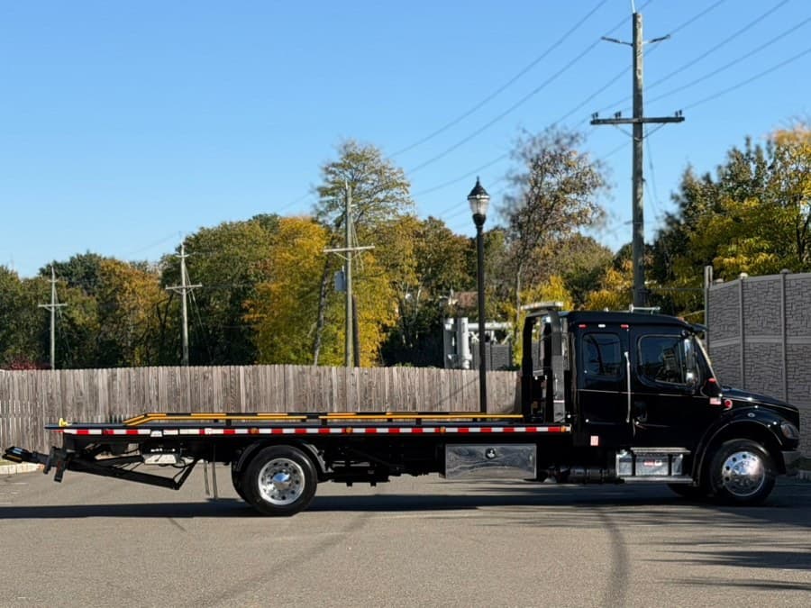 2022 Freightliner M2 106