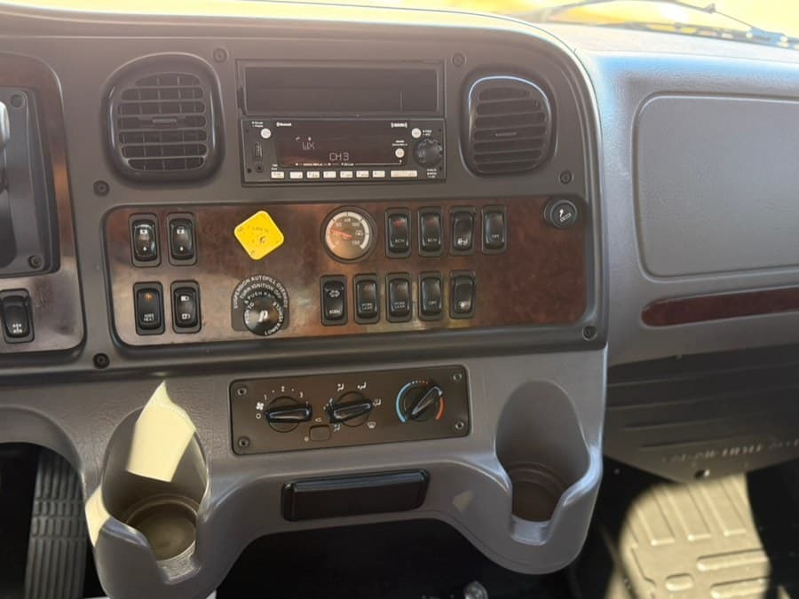 2022 Freightliner M2 106