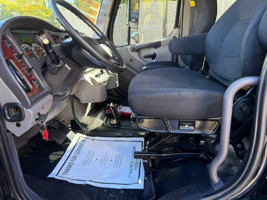 2022 Freightliner M2 106