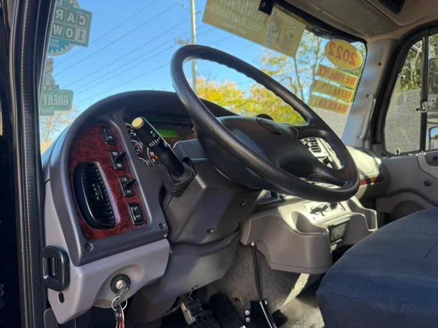2022 Freightliner M2 106