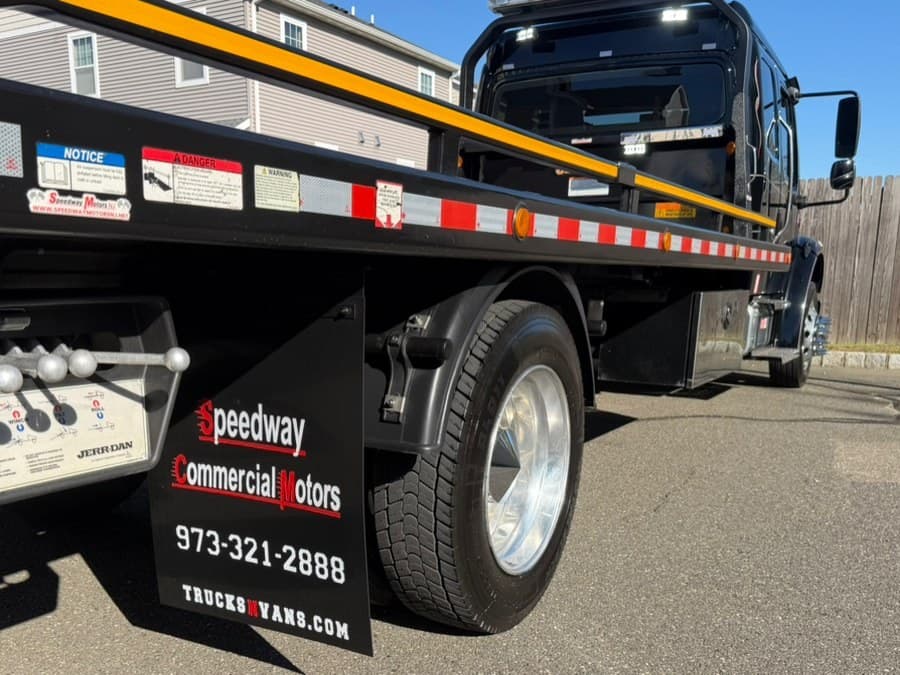 2022 Freightliner M2 106