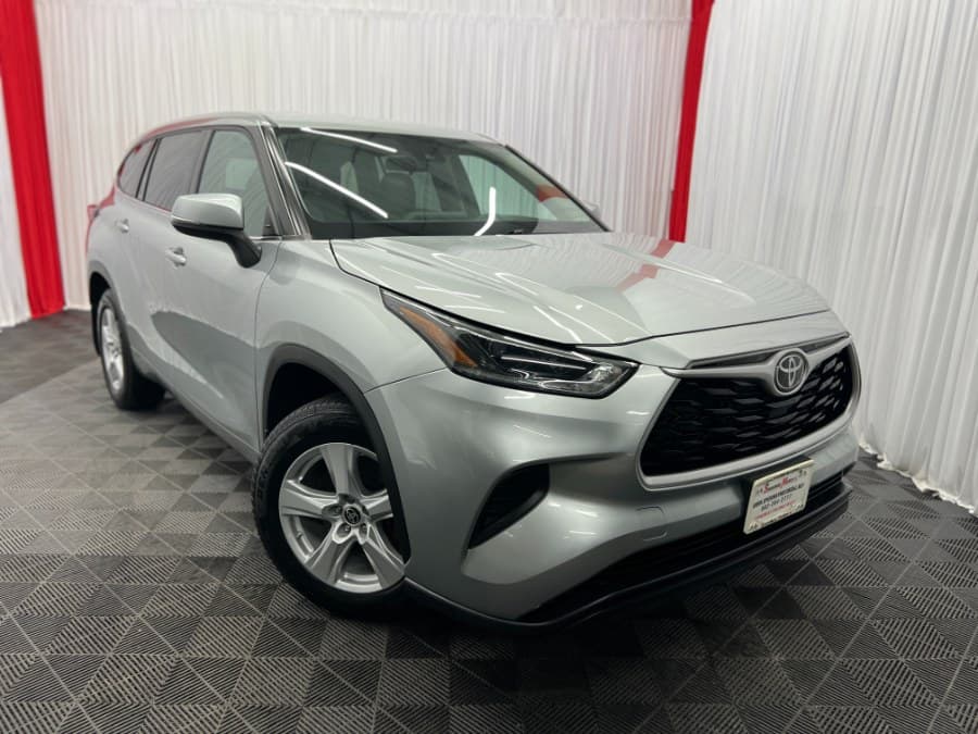 Used 2021 Toyota Highlander for sale in Paterson NJ — Speedway Motors